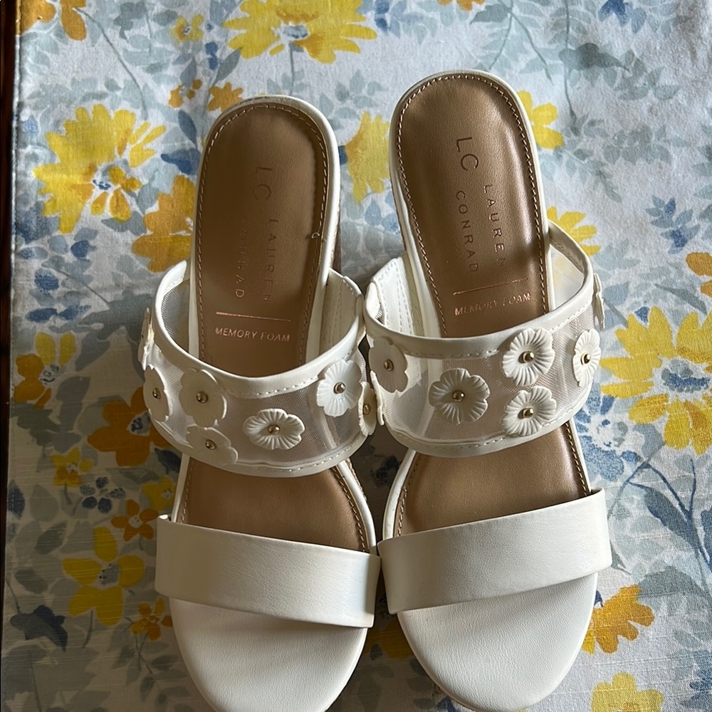 LC Lauren Conrad White Floral Memory Foam Slide Sandals